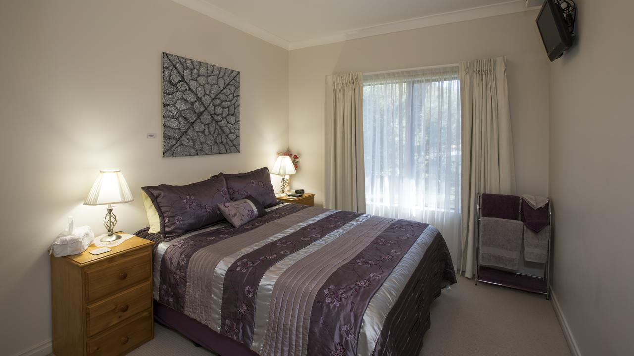 Deluxe Queen Room 2